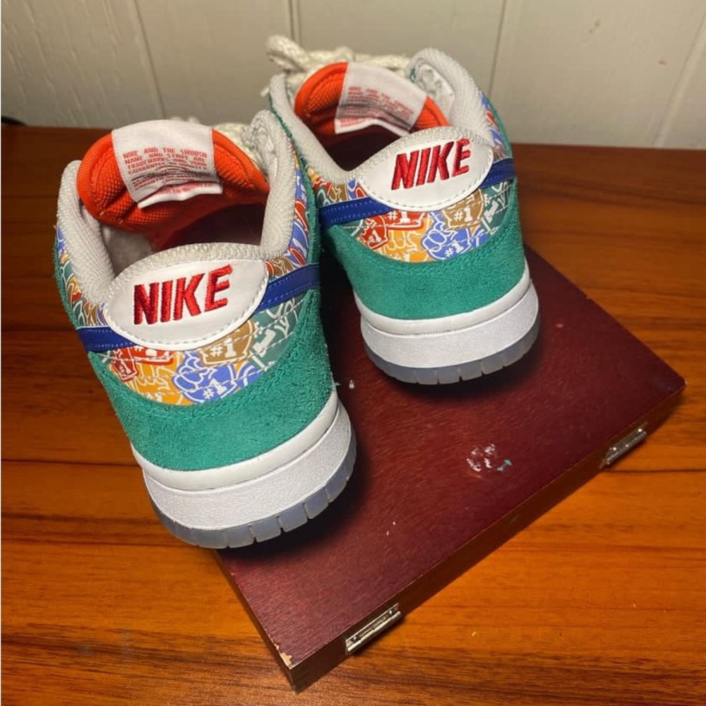 Foam Finger Dunks - Picture 6 of 7